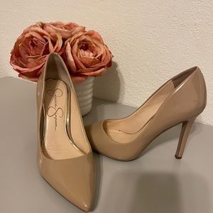 Jessica Simpson nude high heels size 6